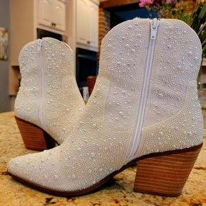 NEW! Never worn! Betsey Johnson Diva booties